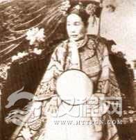 清代皇后常服特点和样式是什么？清代皇后常服简介