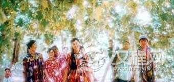 维吾尔族服饰的特点和风格是什么？维吾尔族服饰简介