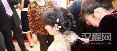 旗袍发型图片，适合旗袍的发型图片