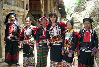 德昂族服饰有什么特色?德昂族服饰文化简介