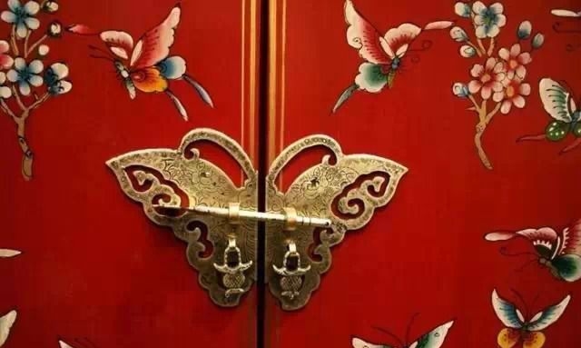 云南昆明市东郊5公里处的官渡街上官渡金刚宝座塔