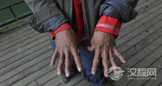 “蜘蛛人”：行走在绝壁上的精灵