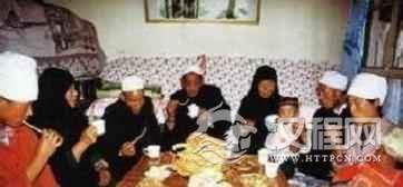 回族人在日常生活中有着什么样的饮食习惯