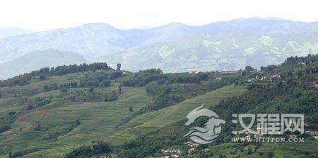 佤族的山顶崖画佤族人以歌舞中悼念故去亲人