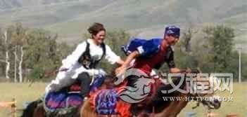 哈萨克族小伙是怎样追上心爱的姑娘的