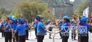 壮族习俗壮族“打扁担”究竟是怎么回事