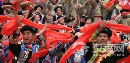 羌族挂红习俗是怎样的？羌族挂红习俗简介