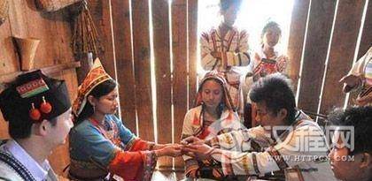 基诺族婚恋“三部曲”是什么？基诺族婚恋的过程