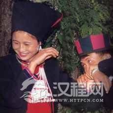 西双版纳瑶族婚恋风俗有什么？瑶族咬手表爱习俗简介