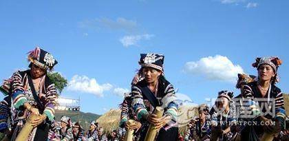 异彩纷呈、多样的哈尼族民间舞蹈