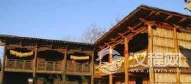 撒拉族建筑历经风雨的撒拉族古篱笆楼