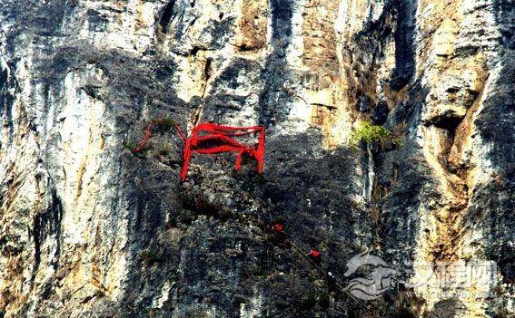 “蜘蛛人”：行走在绝壁上的精灵