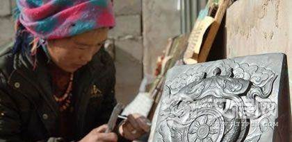 令人惊讶的木上的舞蹈：藏族木雕