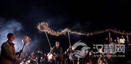 妙趣横生的壮族火猫舞