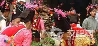 德昂族最美丽的习俗：敬老贡饭