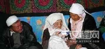 哈萨克族医生是怎样用特殊手法治病的