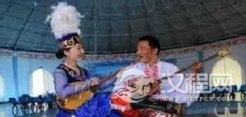 哈萨克族的传统乐器都是怎么演奏的