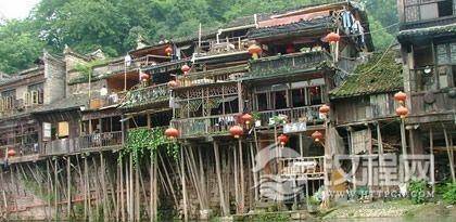 极具特色依山傍水的布依族建筑