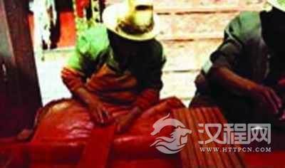 四川德格印经院印经技艺怎样？印经院的经版是如何做成的