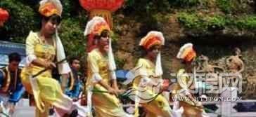 白族“霸王鞭”究竟是怎样的一种表演形式