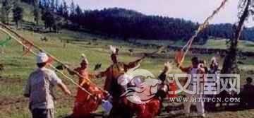 哈萨克族的爱情秋千：荡起青年男女的爱