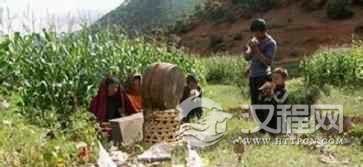 佤族在人去世后沿袭着怎样的丧葬习俗