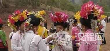 布朗族习俗为何说布朗族习俗富有斗争性