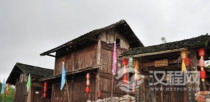 不同历史背景下的仡佬族的居住形式