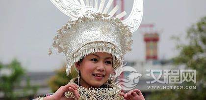 华丽的苗族银饰文化