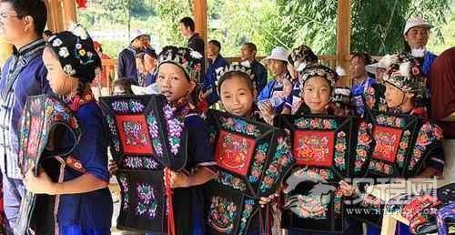 毛南族人住什么样的房子毛南族的建筑