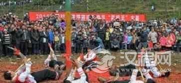 在跳坡节上苗族人有哪些习俗和好玩的过程