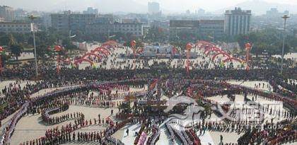 景颇族目瑙纵歌的传说目瑙纵歌的习俗是怎么形成的？