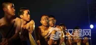 布朗族节日载歌载舞的布朗族桑衎节