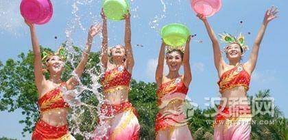 阿昌族怎样过泼水节？阿昌族泼水节习俗简介