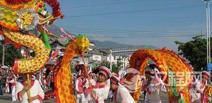 解析：白族三月街文化习俗