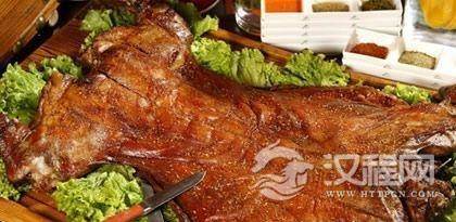 柯尔克孜族待客饮食柯尔克孜族烤全羊