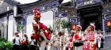 白族男女是怎样恋爱的？其结婚又有啥习俗