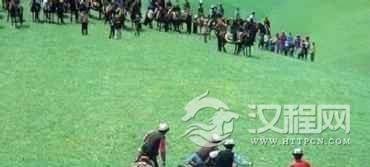 乌孜别克族传统的叼羊比赛是怎样进行的