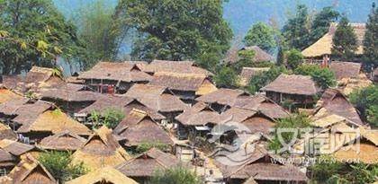 佤族的传统民居建筑：四壁落地房