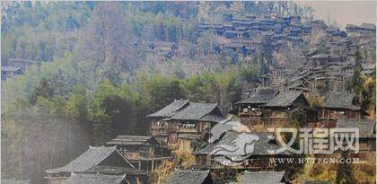 瑶族建筑特点，多采用‘人’字形棚居