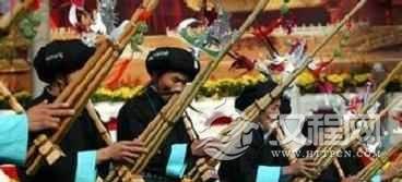 拉祜族在什么时候喜欢“吹起陆生跳起舞”