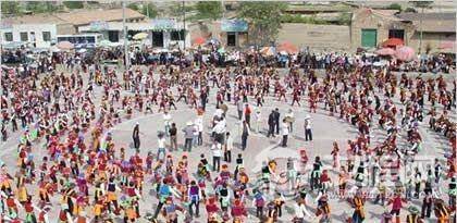 土族人的看家舞：土族人的安召舞的细节