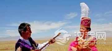 哈萨克族民歌简介哈萨克族的“阿依特斯”