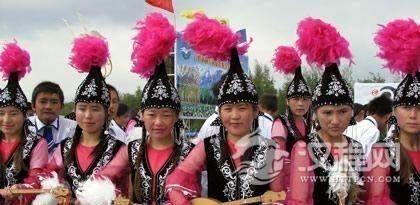 哈萨克族曲艺文化的珍珠：铁耳麦