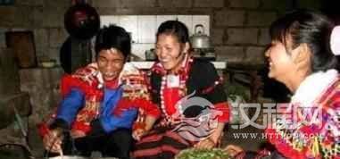 德昂族最美丽的习俗：敬老贡饭