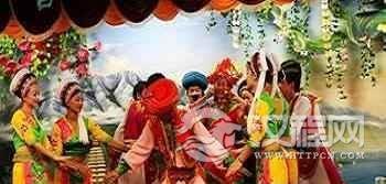 白族婚俗简介白族人在结婚时的“火塘对歌”