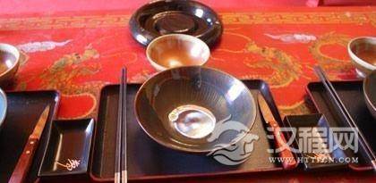 古色古香的蒙古族餐具文化