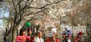 唱响哈萨克族草原的“阿肯”和“冬不拉”