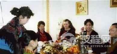 俄罗斯族是怎样热情招待客人的