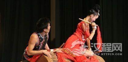 历史悠久的佤族木鼓舞